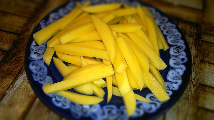 Kartupaļus sagriežam salmiņos... Autors: Ragnars Lodbroks Slinkā siera zupa...