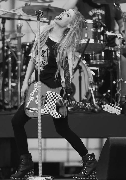  Autors: 8 Avril Lavigne