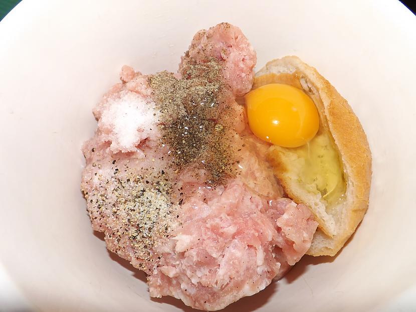 Maltā gaļa garscaronvielas ola... Autors: Maizīīte Mākoņains, gaidāms kotlešu lietus