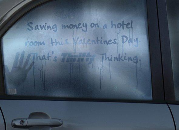 Vai tiescaronām romantika... Autors: Fosilija Traģiskākās Valentīndienas reklāmas