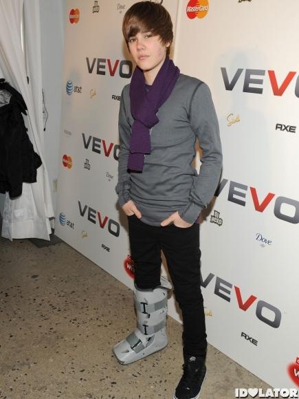 Holding his own against the... Autors: Fosilija Justin Bieber’s Style Evolution: 2009