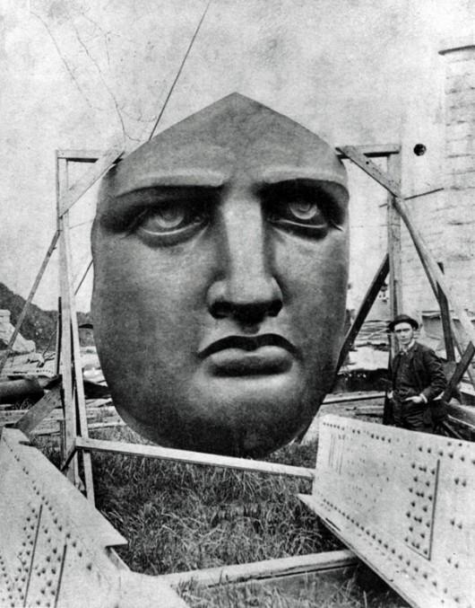 1885 gads Brīvības statuju uz... Autors: Moonwalker 30 pārsteidzoši foto no pagātnes 2