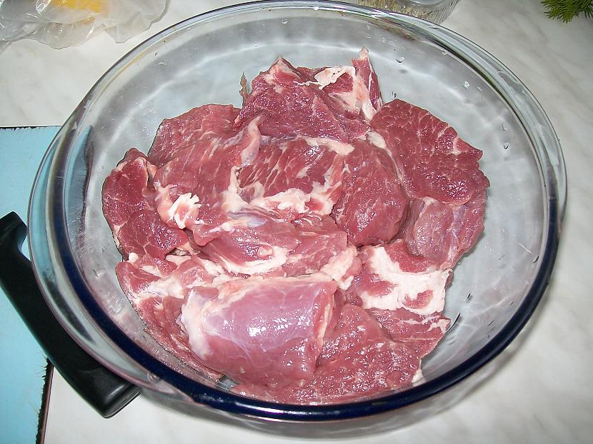 Cūkgaļa drusku pāri 1 kg... Autors: Turbopienene Sautēta gaļa- bez liekām taukvielām