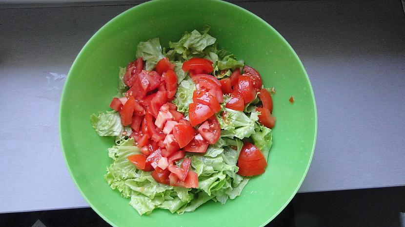 Sagriežam tomātus Autors: blefs Vieglie buržuju salāti