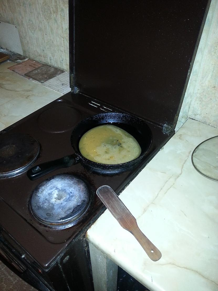 Protams uz karstās pannas... Autors: PaēdLabi Slinkās vakariņas, ātrās brokastis - Nolocītā omlete