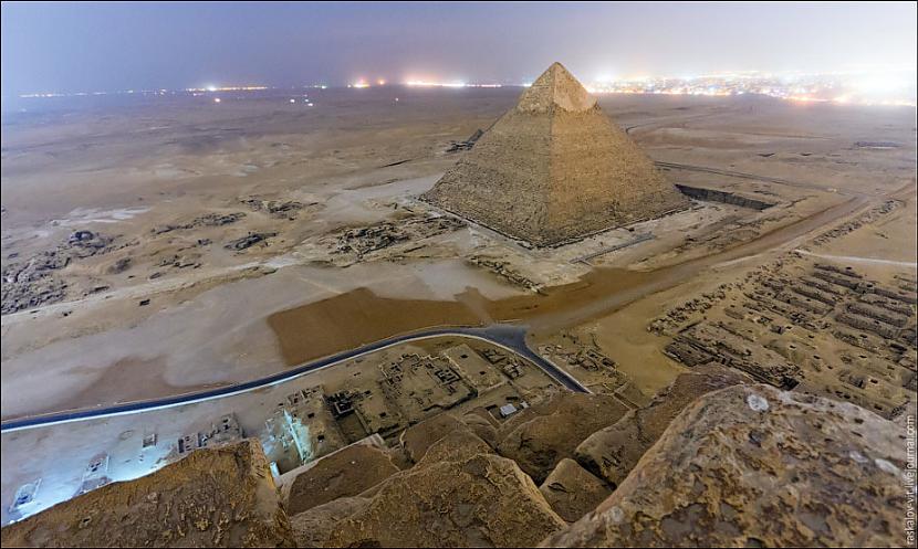  Autors: Azizi Krievu jaunieši uzrāpušies Gizas piramīdā