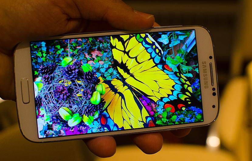 nbsp Samsungs ir aprīkots ar... Autors: Laciz Galaxy S4 ir pārspēts?