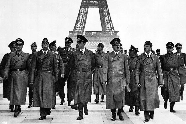 Hitlers Parīzē 1940Foto... Autors: KaifLaifers '40. gadu nozīmīgākie attēli