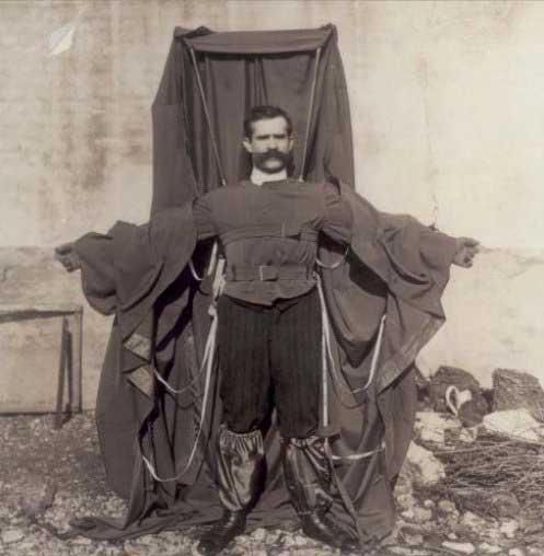 Uzģērbj nepareizo jaku1911... Autors: R1DZ1N1EKS Visu laiku dīvainākās nāves.