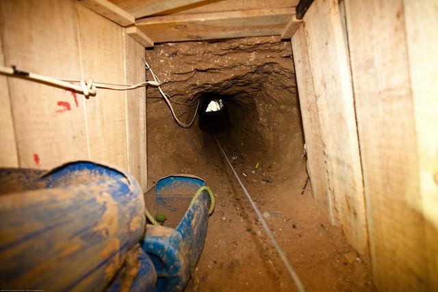 Izraēla sāka izmantot... Autors: Raziels Kontrabandistu tuneļi Gazas sektorā