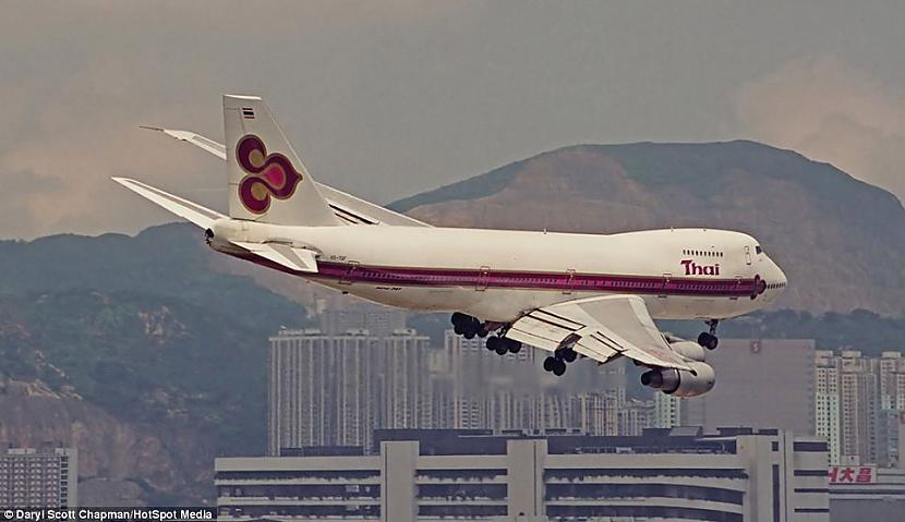 Piloti tika speciāli apmācīti... Autors: Juan "Kai Tak" Lidosta - viena no bīstamākajām pasaulē.