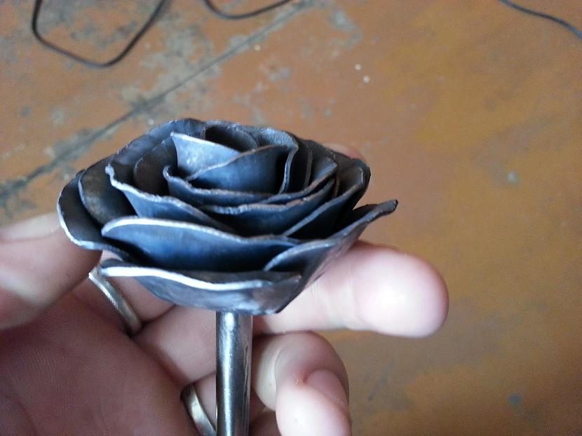 gatavs talak nakoscaronais... Autors: kpot Roze no metāla. Never ending rose. Metal rose hand made
