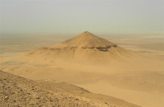 Andžela vērsās pie bijuscaronā... Autors: Karalis Jānis Ēģiptē atklātas jaunas piramīdas?