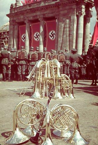  Autors: DEMENS ANIMUS Ādolfa Hitlera 50 gadu jubilejas fotogrāfijas.