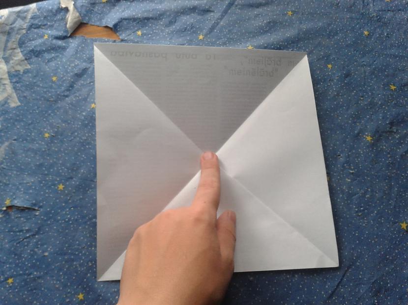 Stingri pārlokam papīru pa... Autors: Fosilija Origami māksla – Kubiks