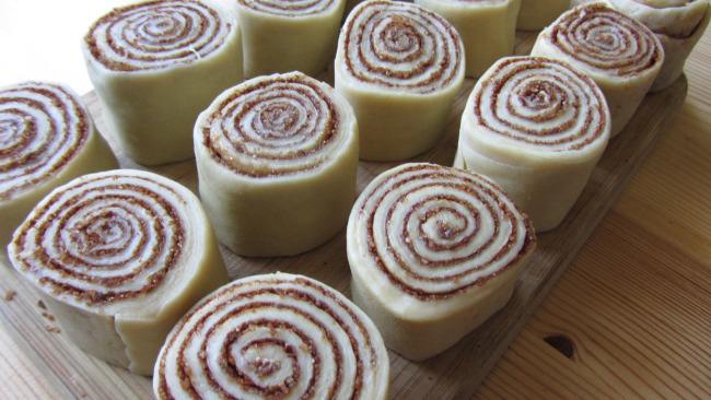  Autors: Fosilija Kanēļmaizītes (cinnabons)