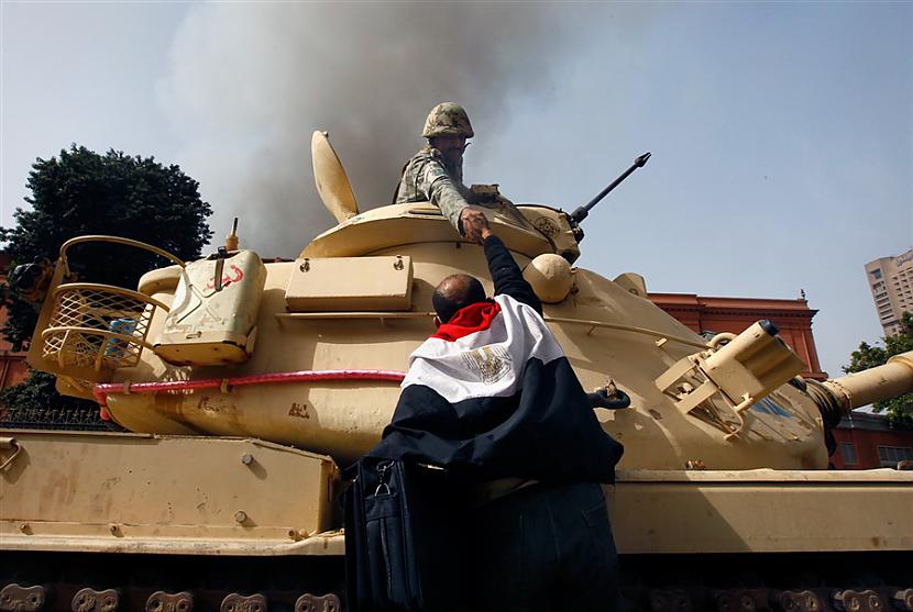 Ēģiptiescaroni sveic armijas... Autors: Fosilija Labestību vardarbības vietā