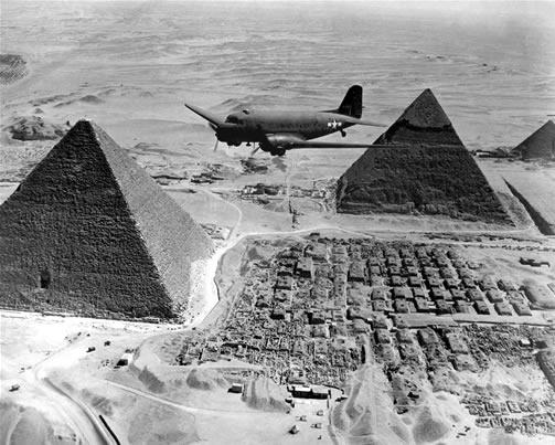 Bumbvedējs virs piramīdām Autors: LordOrio Bildes no 2. pasaules kara
