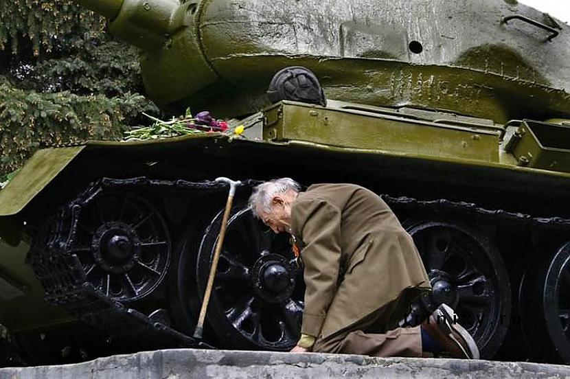 Vecais WW2 krievu tanka... Autors: MaziņšSusuriņšs 24 spēcīgākie un iespaidīgākie FOTO