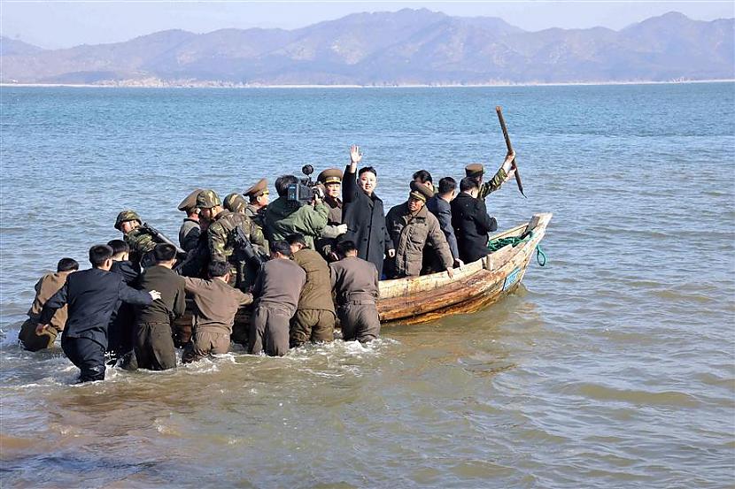 Breaking News KimJong un... Autors: Advokāts Ziemeļkorejas armija
