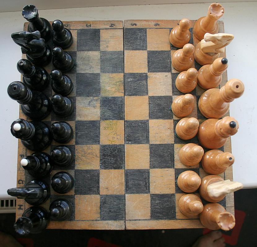 vecais galdiņscaron Autors: Risoft uzbūvēju šaha galdiņu