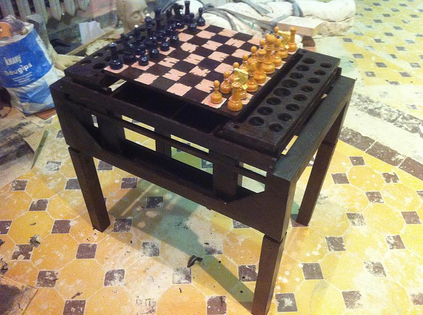 2x nobeicēts bet vēl... Autors: Risoft uzbūvēju šaha galdiņu