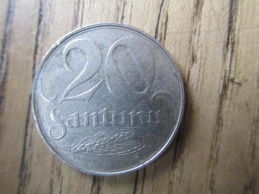 Latvijas 20 santīmi aizmuguri... Autors: Sātans Interesantākās monētas kas man pieder.