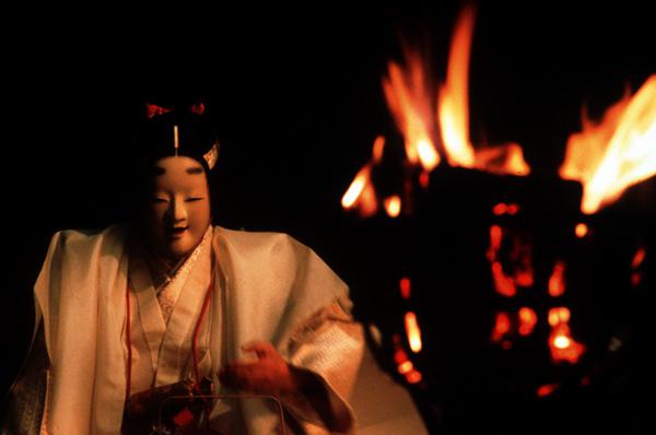 Notilde ndash izaug no budistu... Autors: daeron Senās Japānas teātris