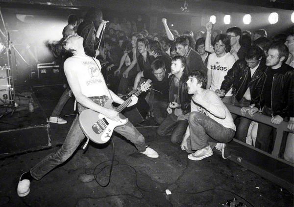 The Ramones  Blitzkrieg Bop... Autors: member berrie #17 Dziesmas, kas mainīja mūzikas pasauli