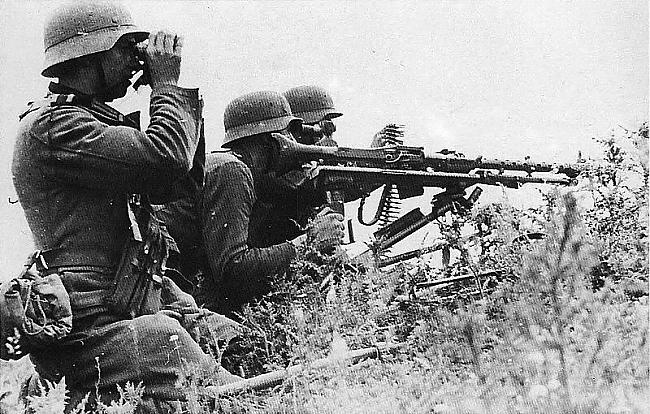 Attēlā redzami karavīri pie... Autors: DamnRiga Otrais Pasaules karš bildēs