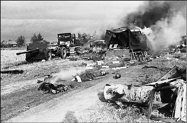 Iznīcināta Padomju motorizētā... Autors: DamnRiga Otrais Pasaules karš bildēs