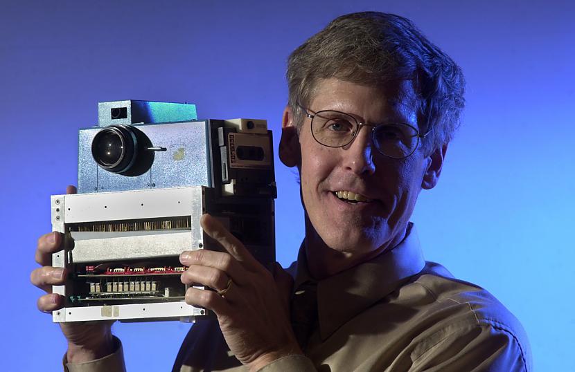 1975gads1975gadā Eastman Kodak... Autors: Werkis2 Īss ieskats digitālās fotogrāfijas attīstības vēsturē. (1957- 2014) 1.daļa.
