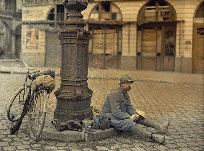 Pusdienlaiks Autors: Foxdais Pirmais pasaules karš krāsās.