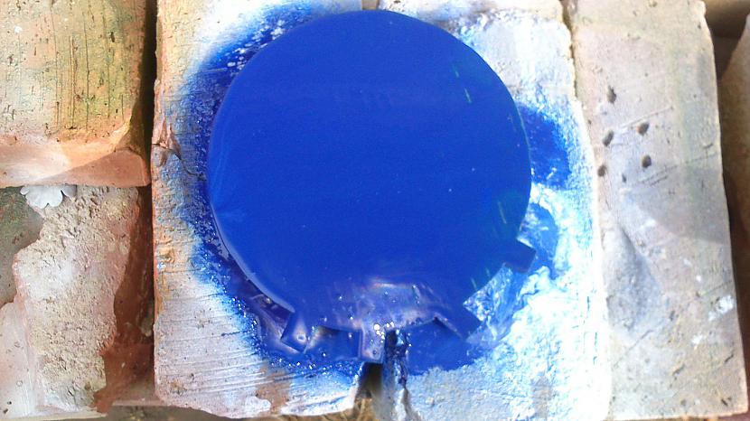 Krāsoju biezo plāksni zilu kā... Autors: VIĻŅUKS Naktslampa ar SPOKI.LV logo (paša veidota)