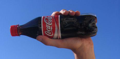 Pirmās Coca Cola pudeles... Autors: ČOPERS Fakti latviešiem, kas liks tev justies vecam!