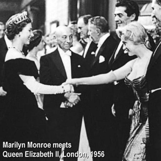 Merilina Monro satiek... Autors: Uldis Siemīte 33 veco laiku slavenību fotogrāfijas  par kurām tu nenojauti.