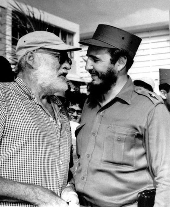 Ernests Hemingvejs un Fidels... Autors: Uldis Siemīte #3  30  veco laiku slavenību fotogrāfijas par kurām tu nenojauti.