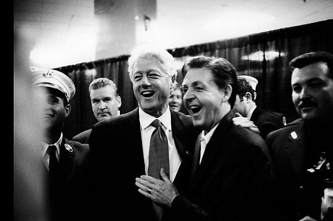 Bils Klintons un Pols... Autors: Uldis Siemīte #4   Veco laiku slavenību fotogrāfijas par kurām tu nenojauti.