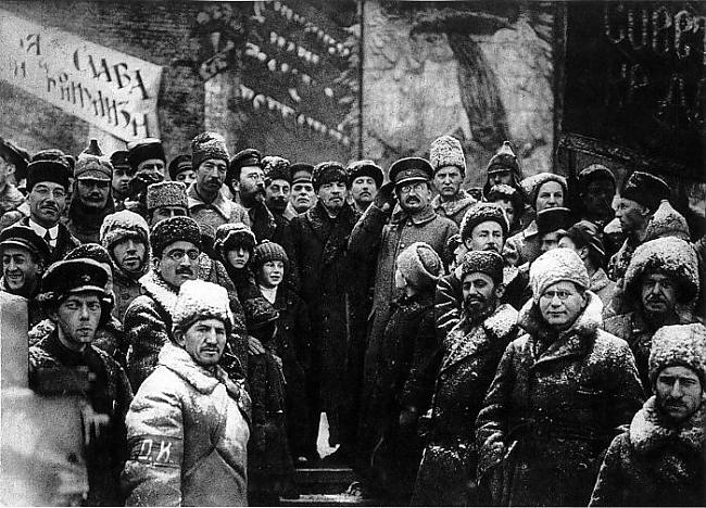Vladimirs Ļeņins un citi... Autors: elv1js Vēsturiski, iespējams, neredzēti attēli.