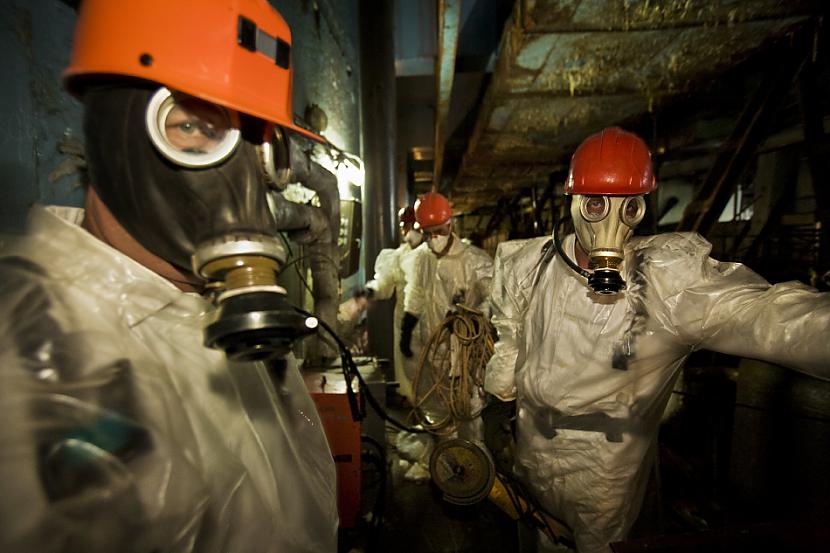 Strādnieki speciālajos tērpos... Autors: Zutēns Černobiļa 28 gadus pēc traģēdijas...