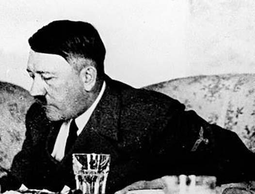 Ādolfs cieta no hroniskas gāzu... Autors: DEMENS ANIMUS Fakti par Ādolfu Hitleru.