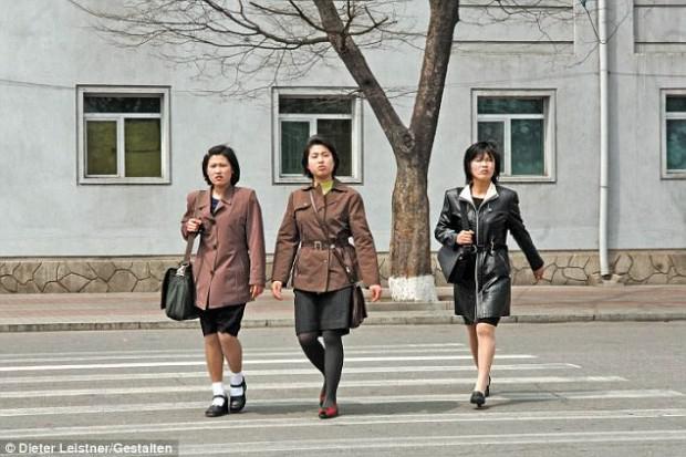 Pavisam parasti ģērbuscaronās... Autors: Uldis Siemīte Starpība starp Ziemeļkoreju un Dienvidkoreju