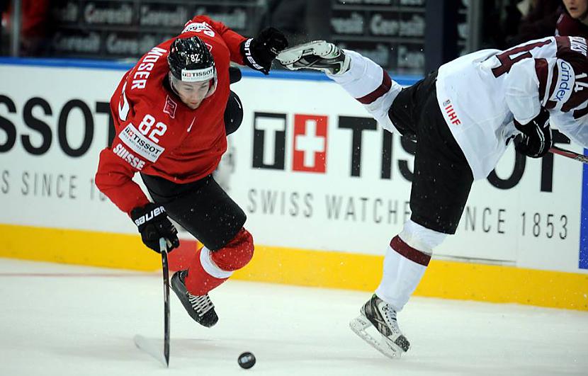 Pirmais periodsnbspaktīvāku... Autors: Hokeja Blogs Spraigā mača galotnē Latvijas izlase čempionātu noslēdz ar zaudējumu