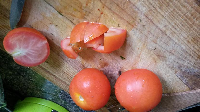 Salaatiem griezam tomaatus Autors: Fosilija Asaas Vistas fajitas