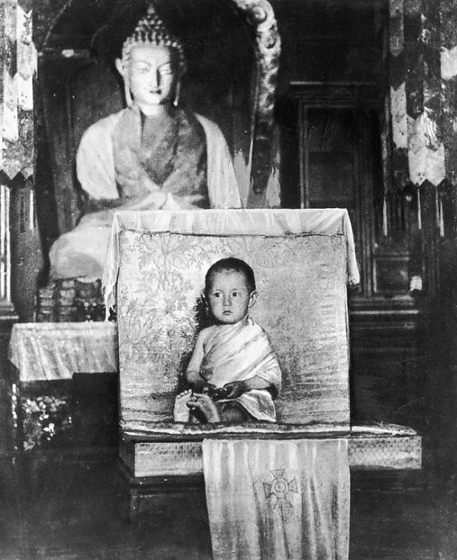 Dalai Lama 2 gadu vecumā 1937... Autors: elv1js Interesanti un varbūt pat neredzēti attēli.