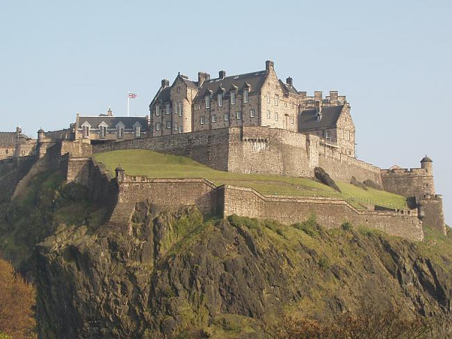 Edinburgas pils Edinburgh... Autors: SirdsDziesma 10 spoku apsēstākās vietas pasaulē