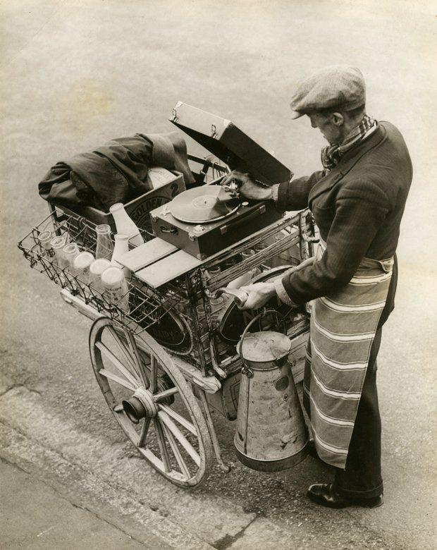 1930 gads Muzikālais piena... Autors: Prāta Darbnīca Neparastas vēstures fotogrāfijas (4.daļa)