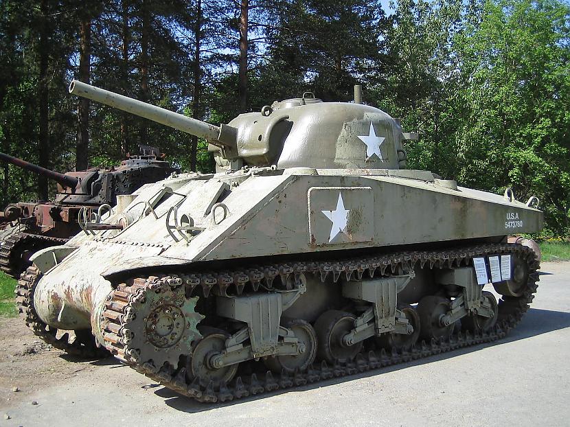 10M4 SHERMANAmerikāņu tanks... Autors: janchuks 24 Kam lielāka kule, jeb TOP 10 tanki bruņoto konfliktu vēsturē