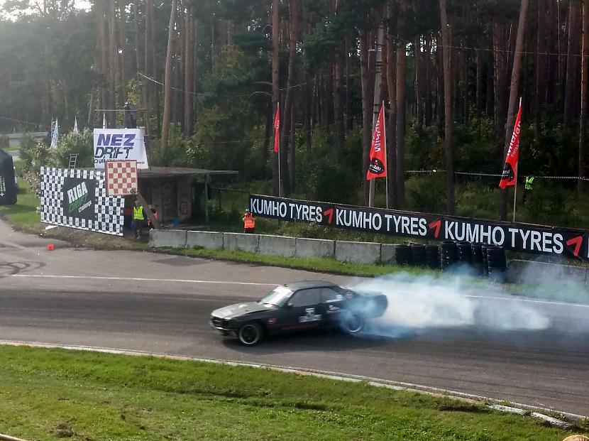 Mercedes kupeja kura spēj... Autors: Fosilija NEZ PRO drifta 3.posms un Latvijas drifta čempja 6. posms