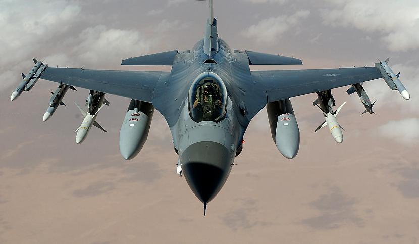 F16 Fighting FalconVecākās... Autors: Artefakts Pieci interesanti iznīcinātāji